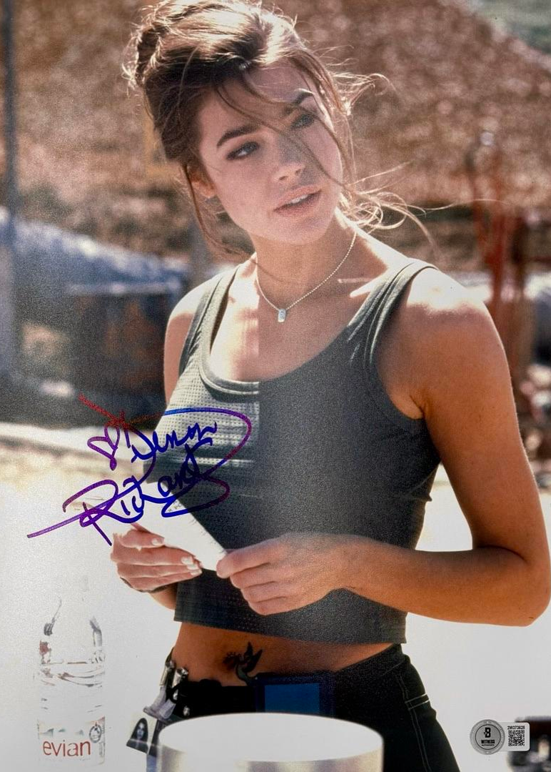 Denise Richards 8x10 Photo (James Bond) - Beckett COA